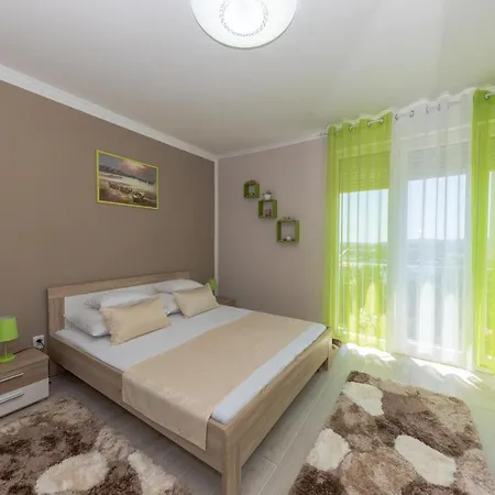 Danijela Apartment *